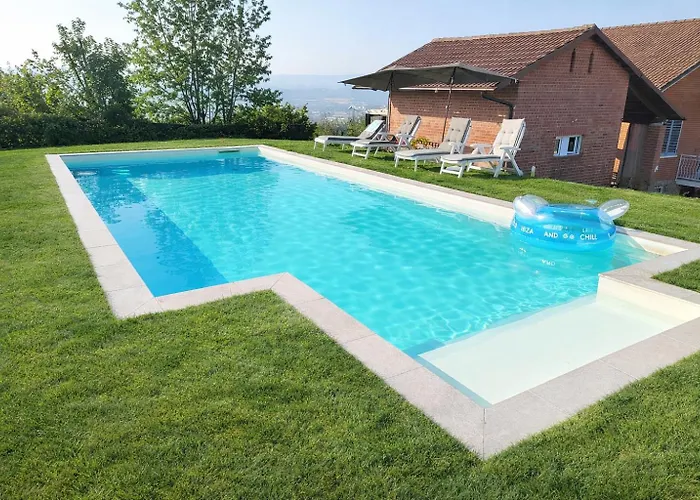 Privatunterkunft Amac With Pool Govone